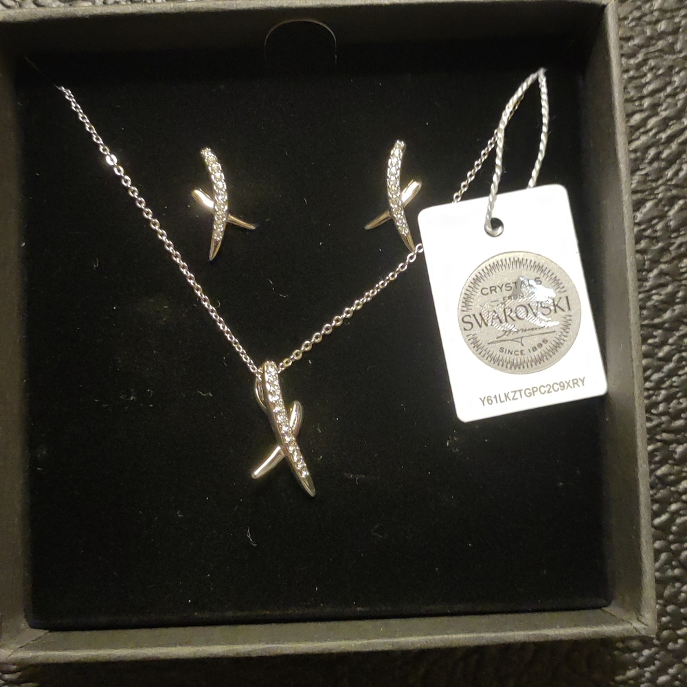 Nic & Syd Necklace Pendent and Earing Set Swarovski